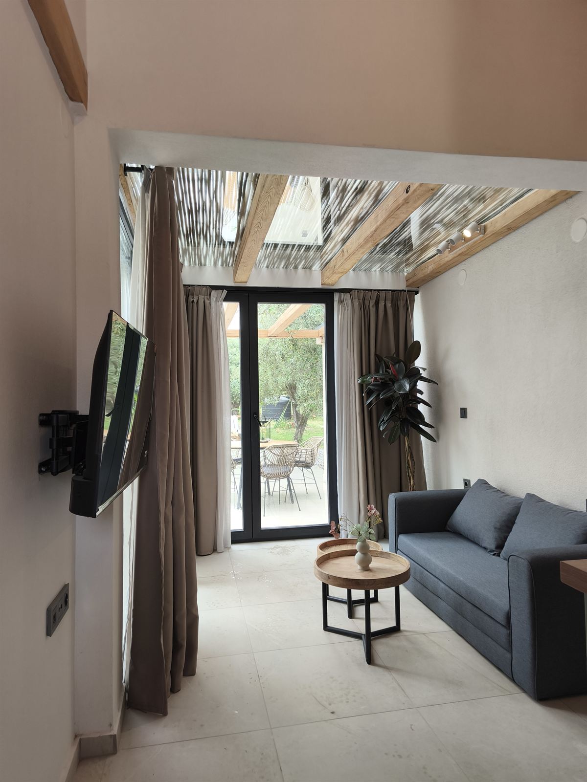 Elaida thassos 2025 03